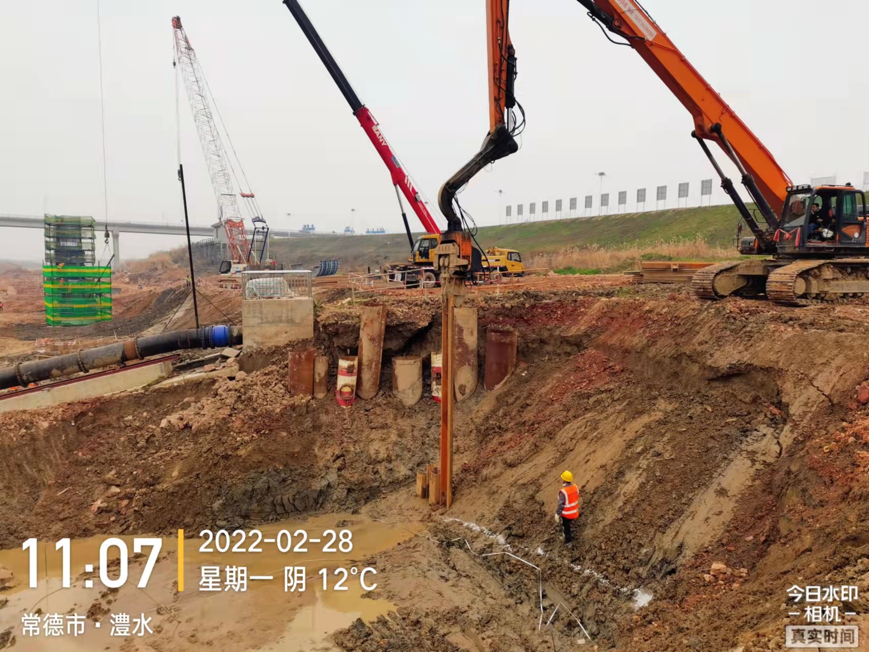 福焱建筑設備租賃鋼板樁施工,福焱建筑設備租賃靜壓樁機,湖南福焱機械設備有限公司